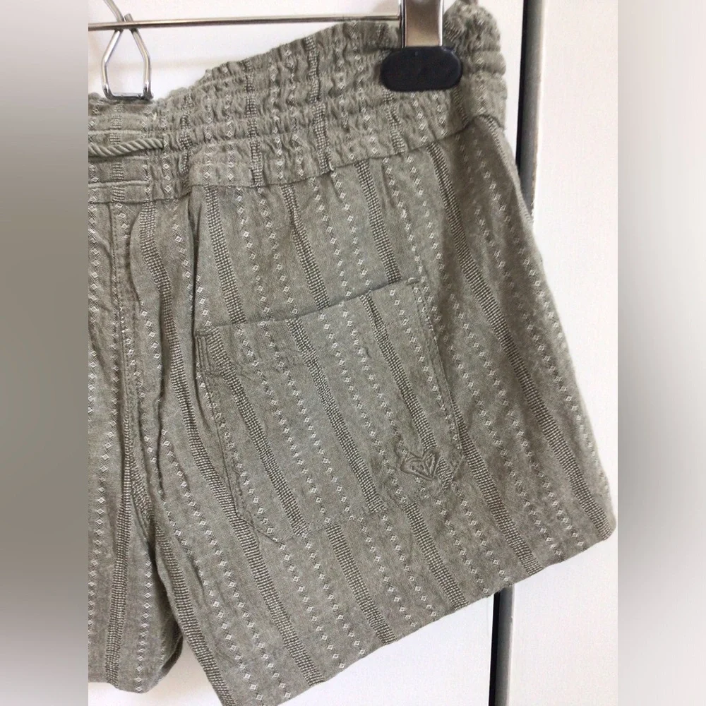 Roxy Shorts Size 4 w/embroidery NWOT - Picture 4 of 4